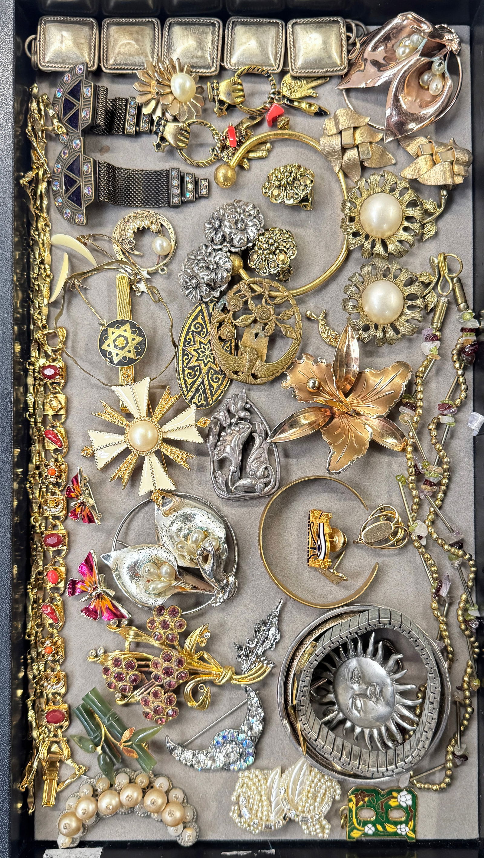 Lot of Vintage Costume Jewelry - Art Deco & More. (1 of 4)