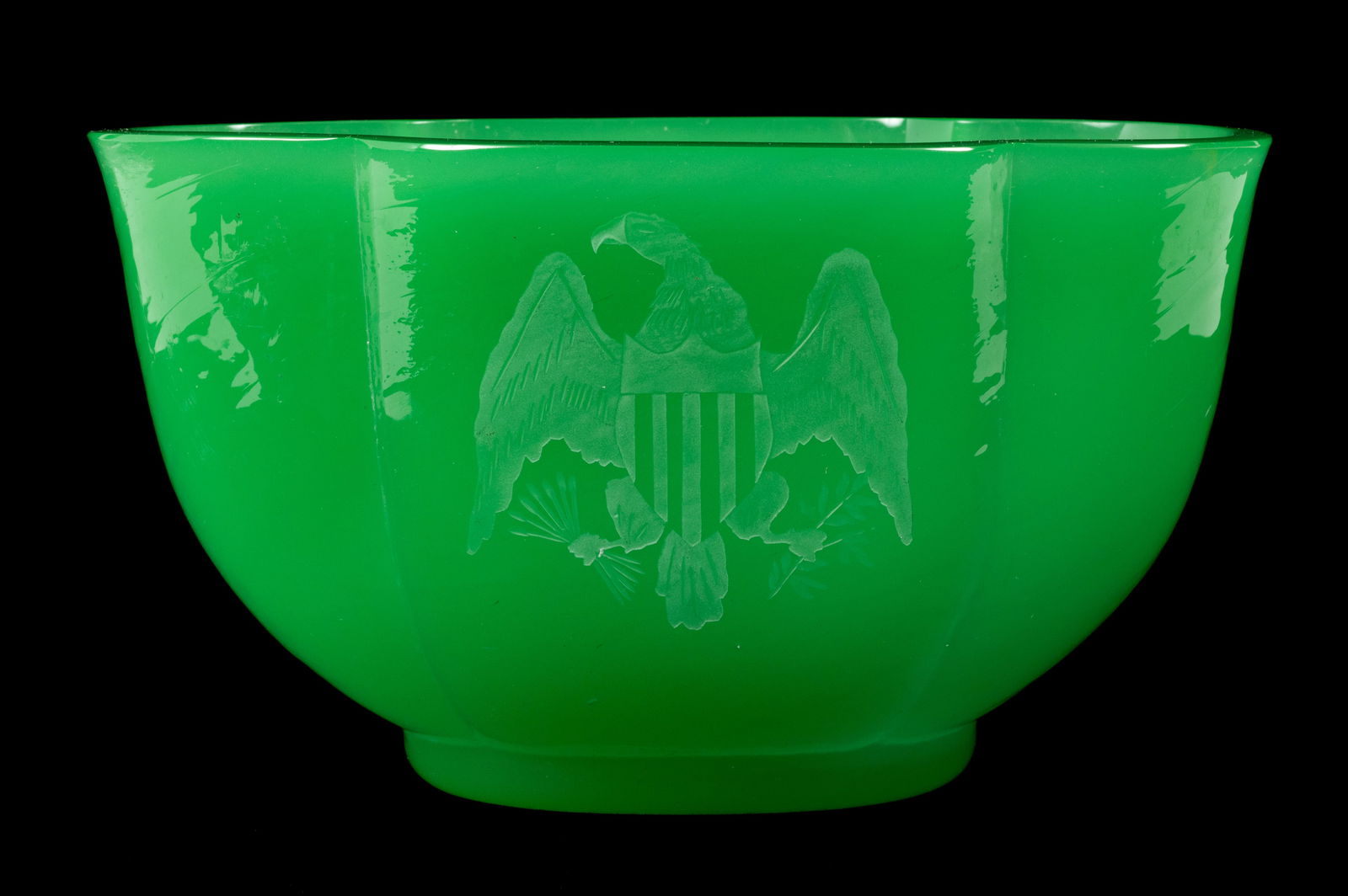 Steuben Uranium Glass Green Jade Bowl w/ Eagle. (1 of 3)