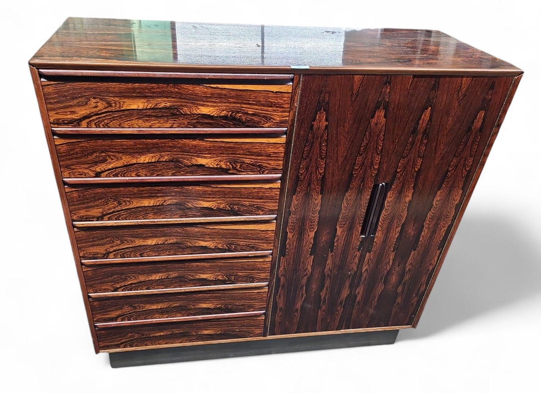Westnofa Mid-Century Rosewood Chest. (1 of 3)