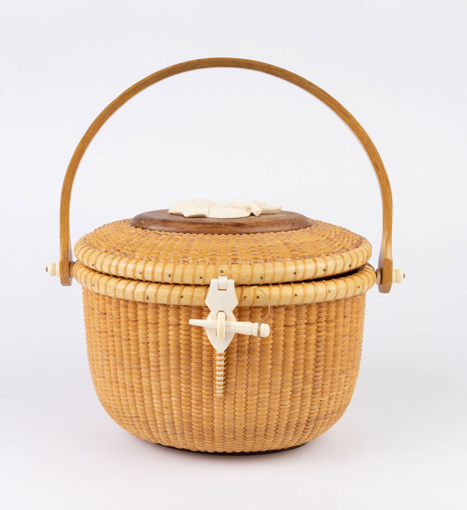 Nantucket Basket w/ Nautical Theme & Accents. (1 of 6)