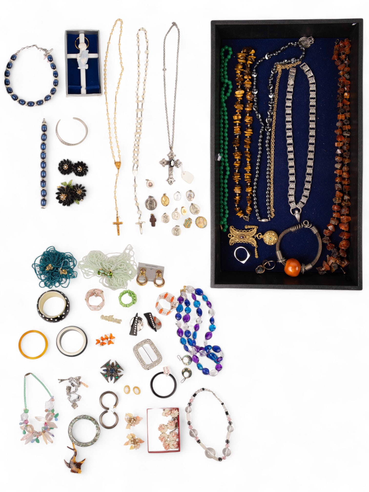 Lot Vintage Jewelry - Bakelite, Lucite, Kramer.: The pieces are made with lucite, bakelite, mother of pearl, tiger eye, hematite, and other gemstones, plastics, and metals. Some of the brands observed are Fiorenza, Coro, Kramer, and Jorgen Jensen. T