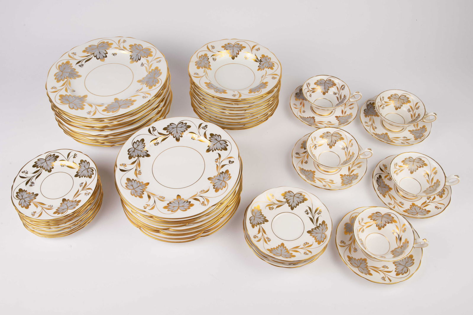 Grosvenor England "Rosslyn" China Set. (1 of 5)