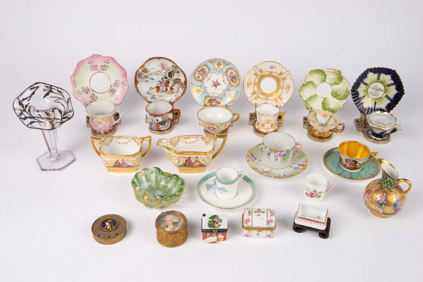 Lot: Limoges, Dresden, Herend, Shelley, etc.: This lot includes a variety of porcelain, bone china, glass, and metal decorative items. Some of the notable items are Limoges hand painted pillboxes, a Herend pillbox without the lid, ornate French p
