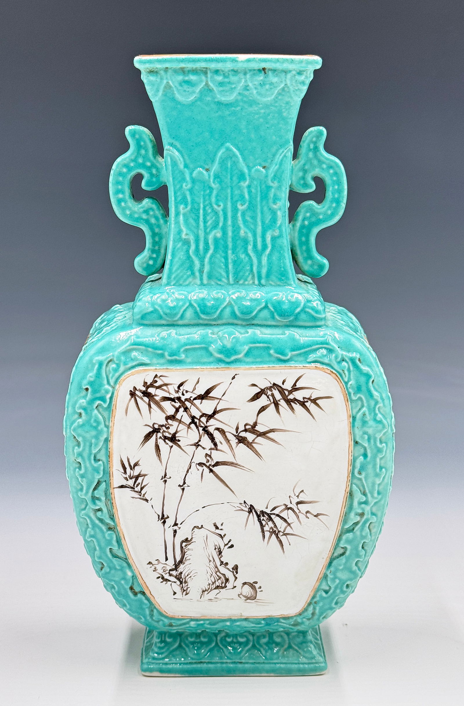 Old Chinese Export Handpainted Porcelain Vase. (1 of 6)