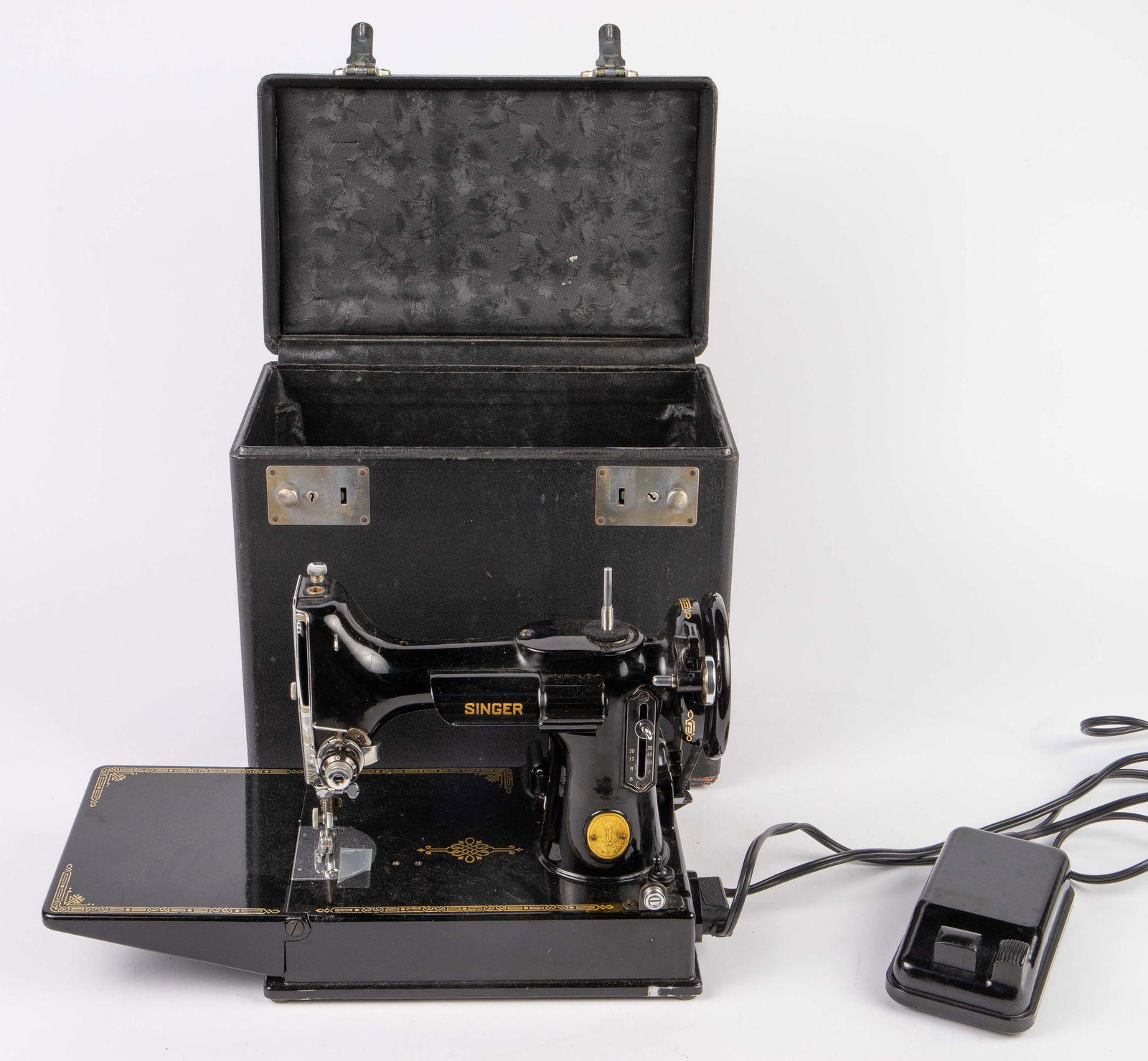 Singer Featherweight 3-110 Sewing Machine - 1940's (1 of 8)