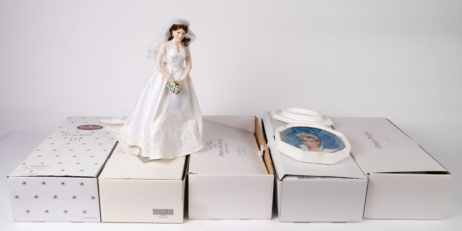 The Danbury Mint & Ashton-Drake Princess Di Dolls (1 of 10)