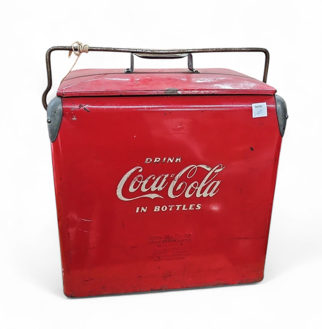 Vintage Coca-Cola Red Cooler Chest. (1 of 2)
