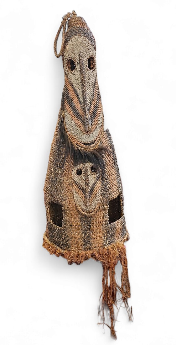 Large Papua New Guinea Mask. (1 of 2)