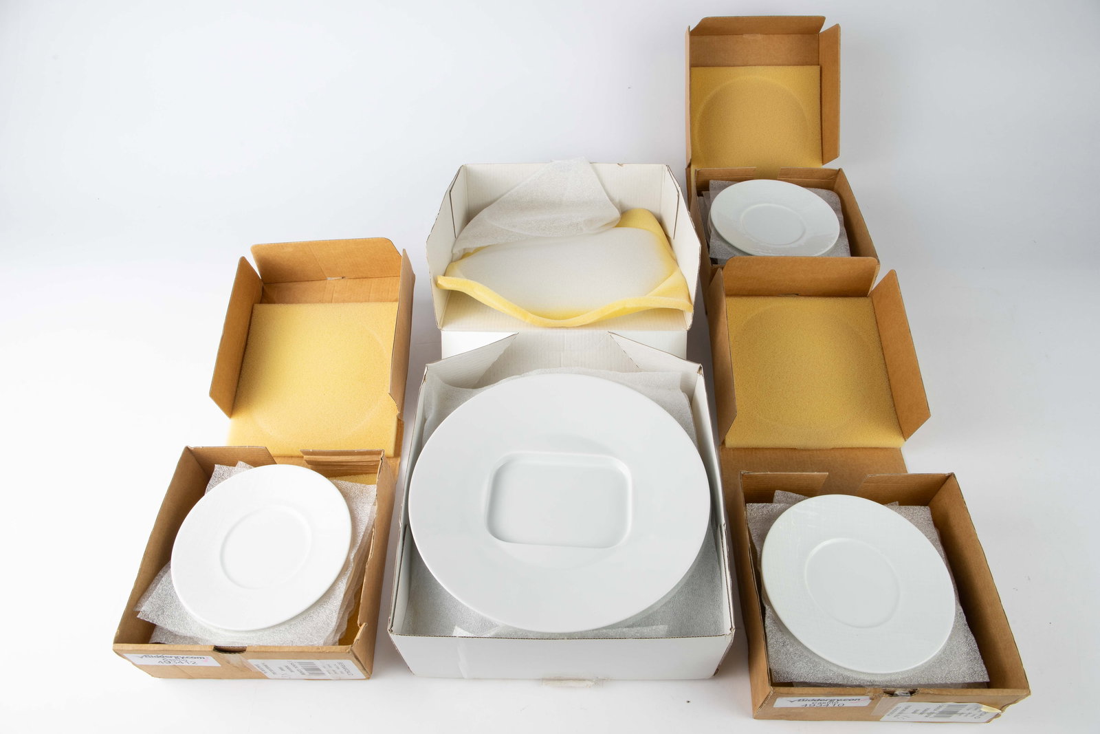 Bernardaud Sardine Plates & Organza Saucers, New. (1 of 7)