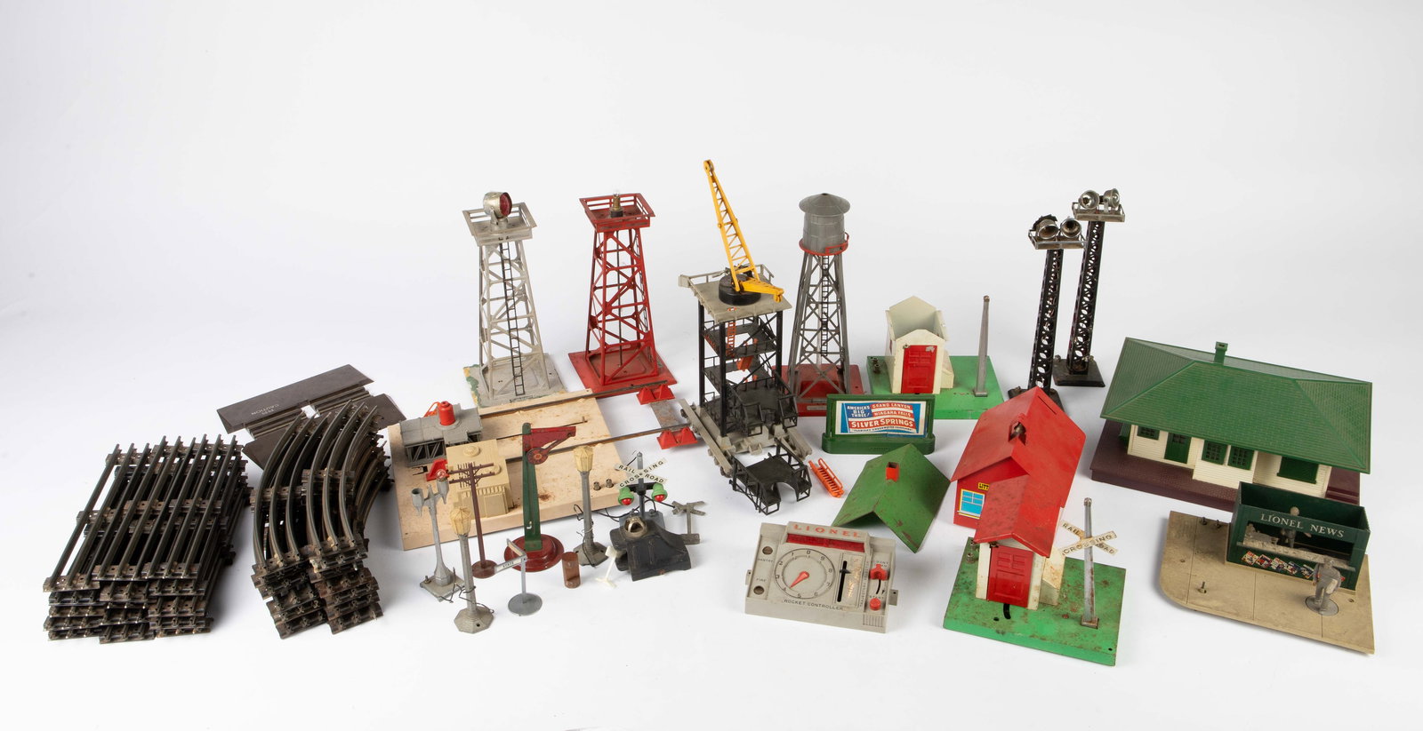 Lot of Lionel O Scale Train Tracks & Accessories. (1 of 12)