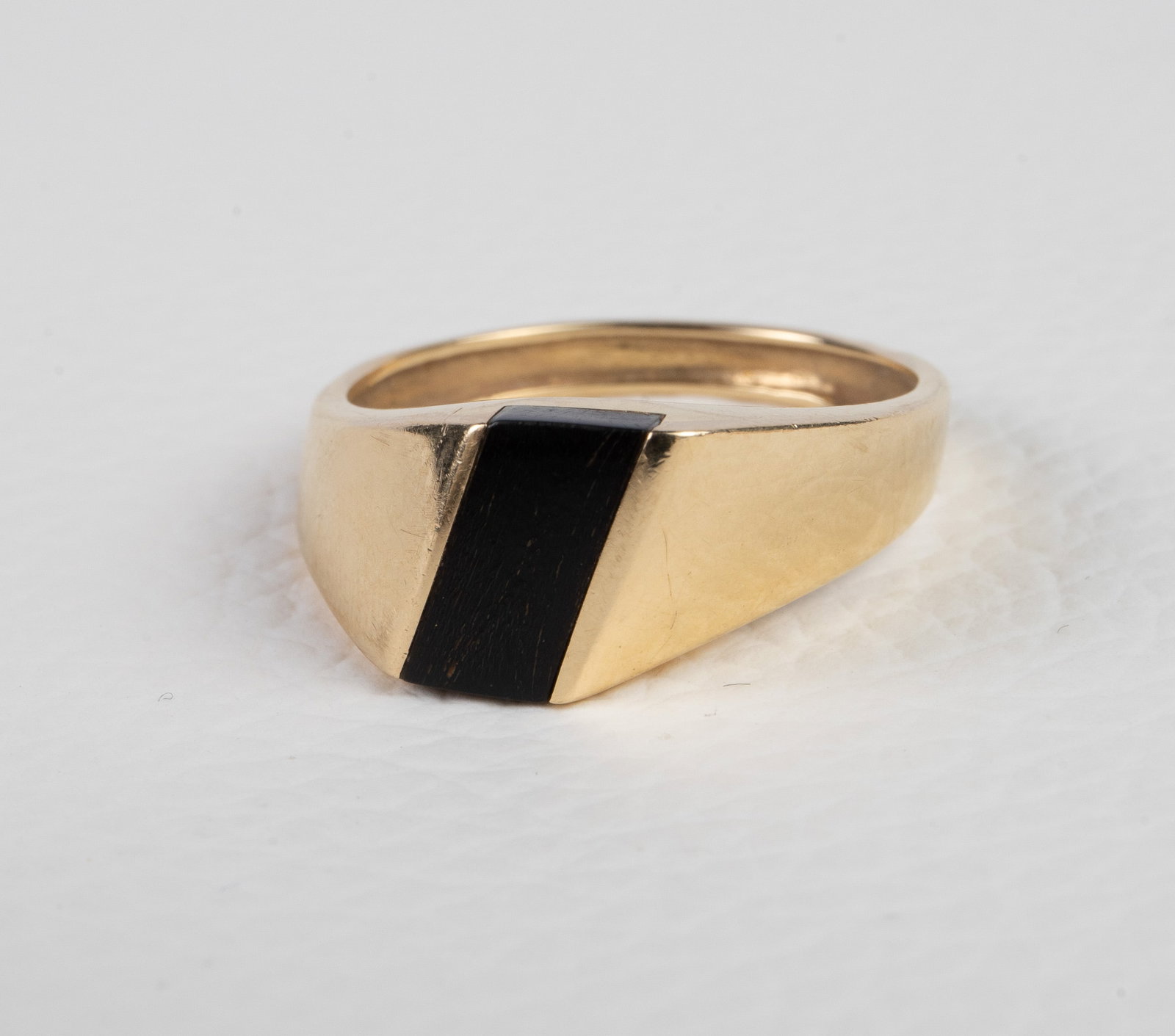 14K Yellow Gold & Slanted Black Onyx Mens' Ring.: This vintage ring is marked 14K / 585, along with an unknown makers mark. It features an inlaid black onyx stone. The ring is a size 9 1/2, and measures up to 9mm from top to bottom. It weighs 2.7 Pen