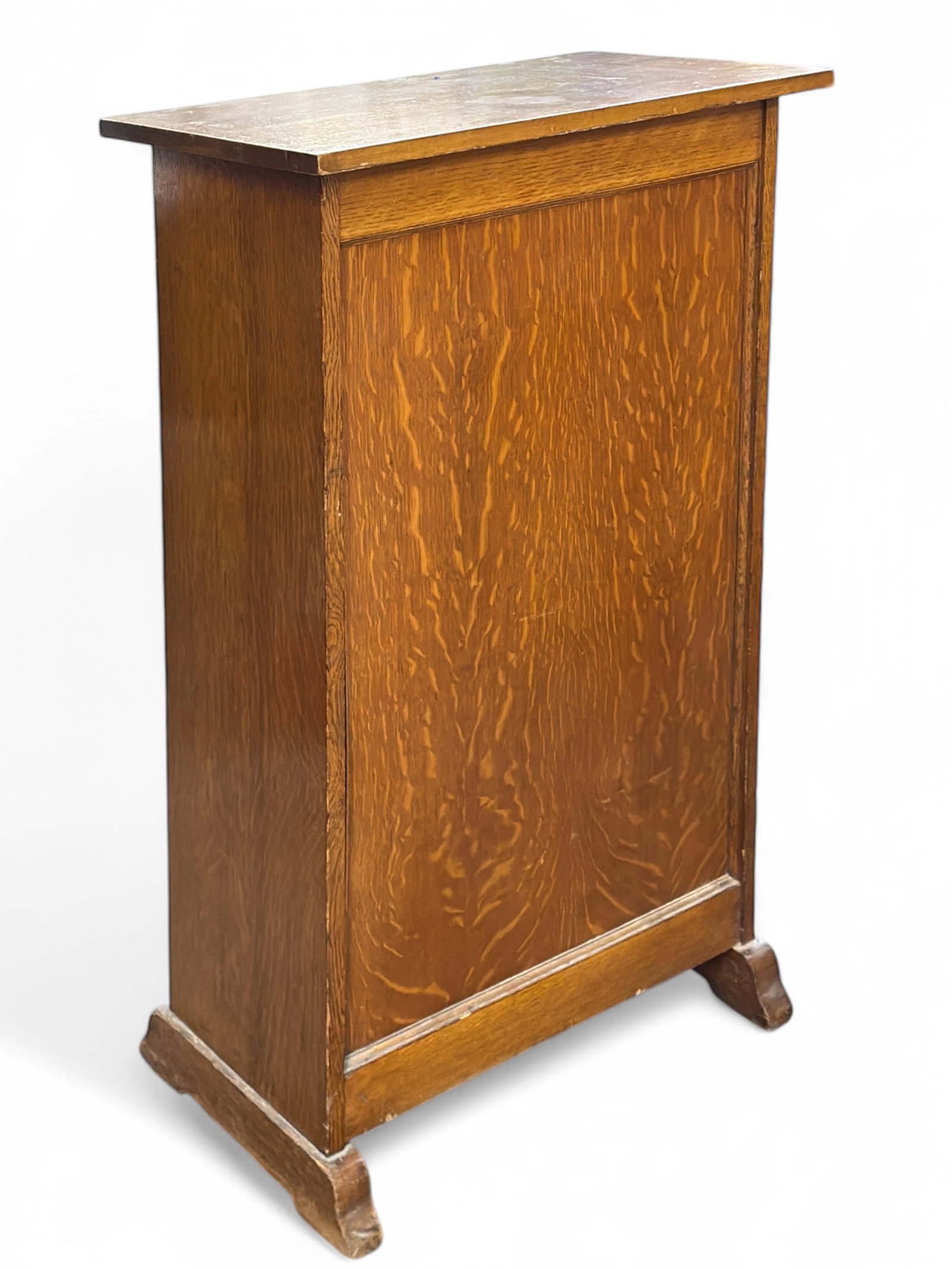Vintage Tiger Oak Podium or Lecturn.: The piece is in overall good condition, with a few rubs / scratches / scuffs here and there. It measures 43 3/4" tall, with a top surface measuring 25" wide and 15" deep. Third-party freight shipping 