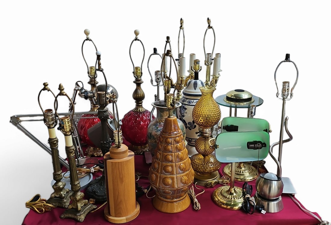 Lot of Lamps - Glass, Wood, Ceramic, Brass.: The lot contains 22 vintage lamps, including a couple of banker's lamps. Six of them have matching pairs. Some of the brands observed are Anthony, Ting-Shen, and more. The smallest lamp in the lot mea
