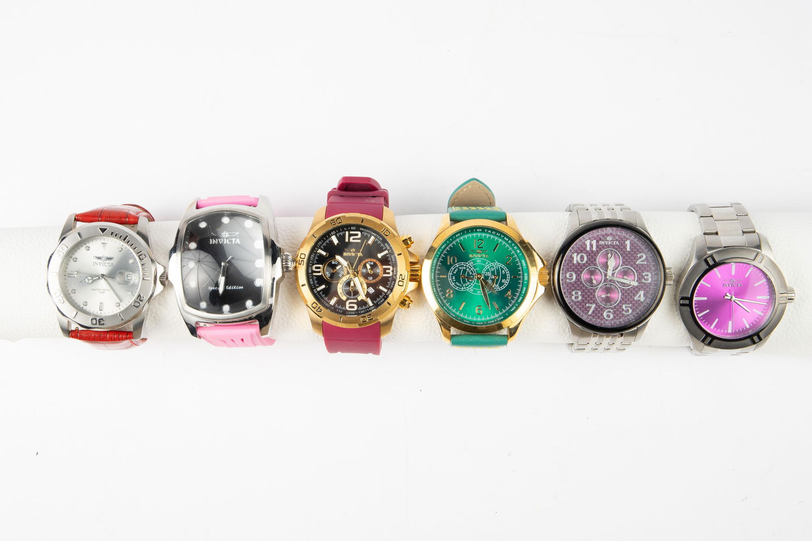 Lot of 7 Mens' Invicta Wristwatches.: The lot consists of seven Invicta watches with the colors gold, silver, black, blue, yellow, and green. The lot includes 2 special edition Lupah watches: model no. 1026 in black without a band, and no