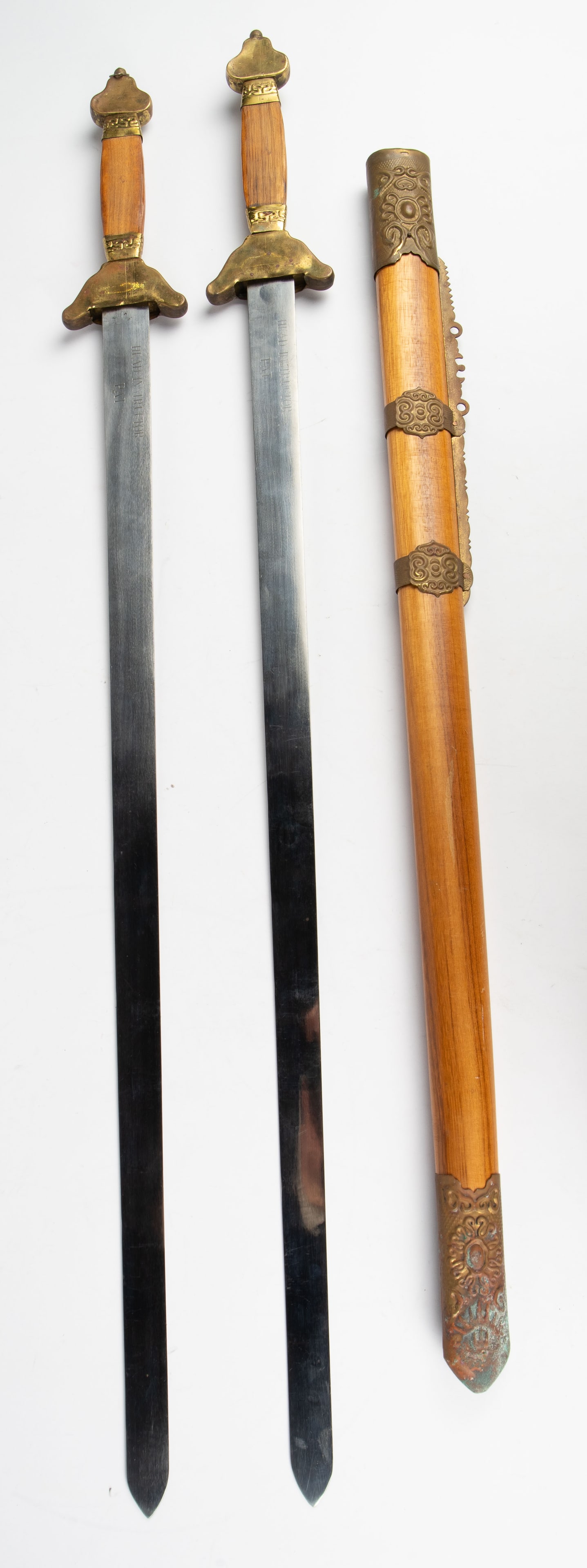 Chinese Dragon Double Jian Martial Arts Sword. (1 of 8)