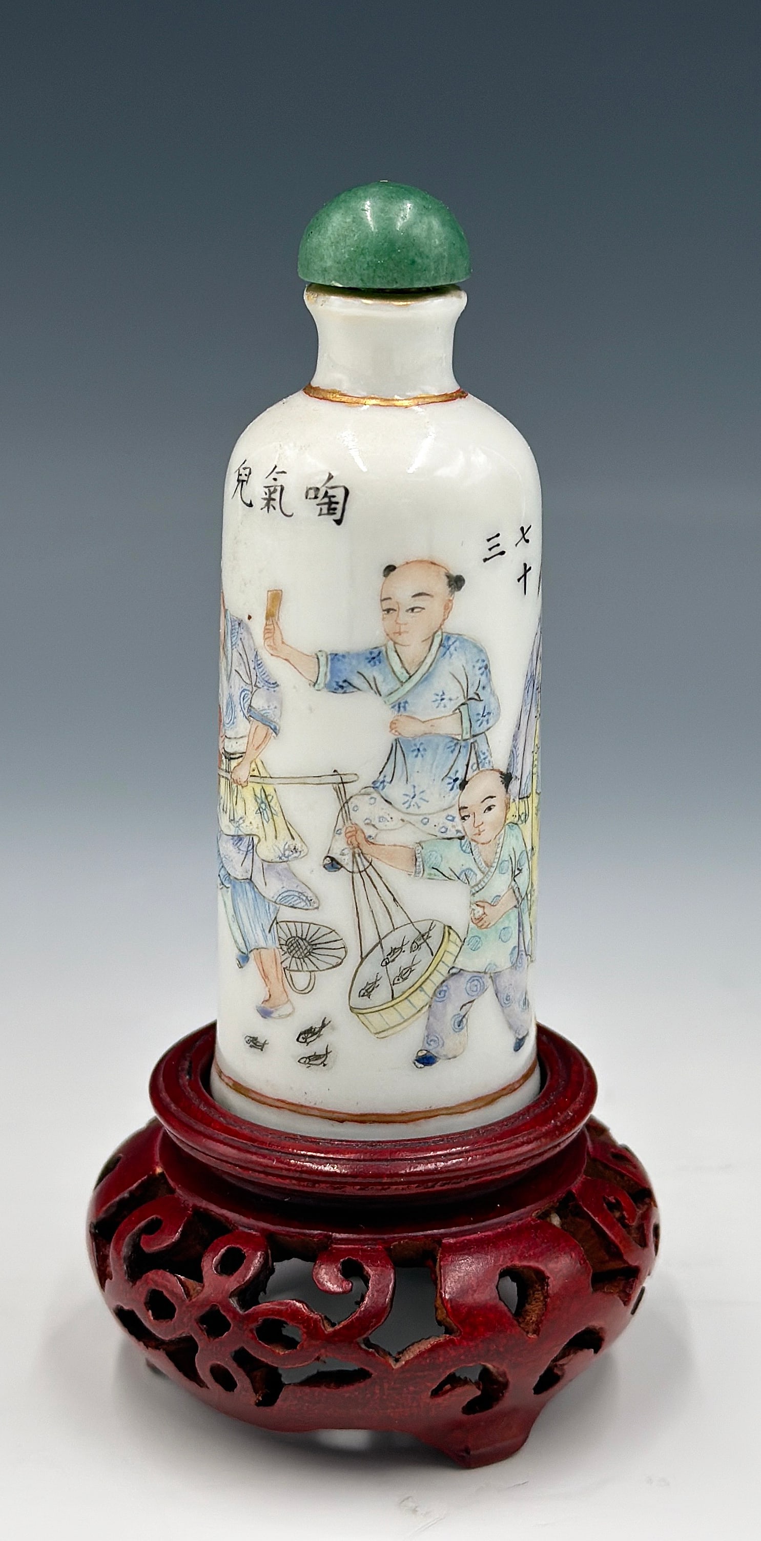 Qing Dynasty Hand Painted Porcelain Snuff Bottle. (1 of 5)