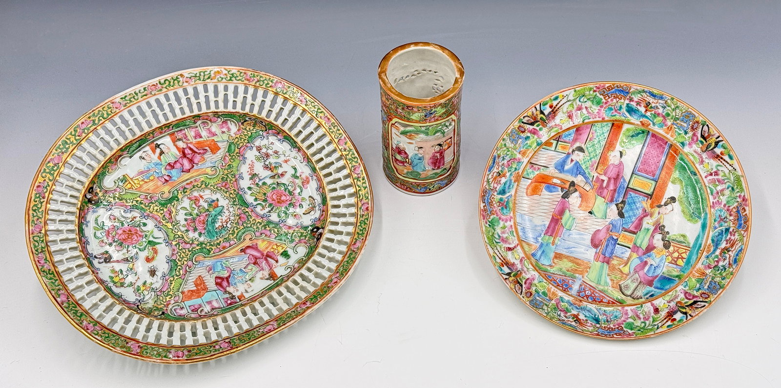 Lot: 3 Pcs. Chinese Qing Dynasty Porcelain. (1 of 6)