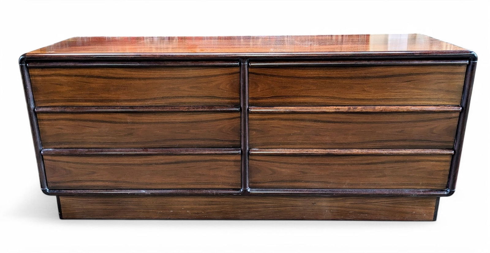 Rosewood Danish Modern MCM Dresser or Buffet. (1 of 2)
