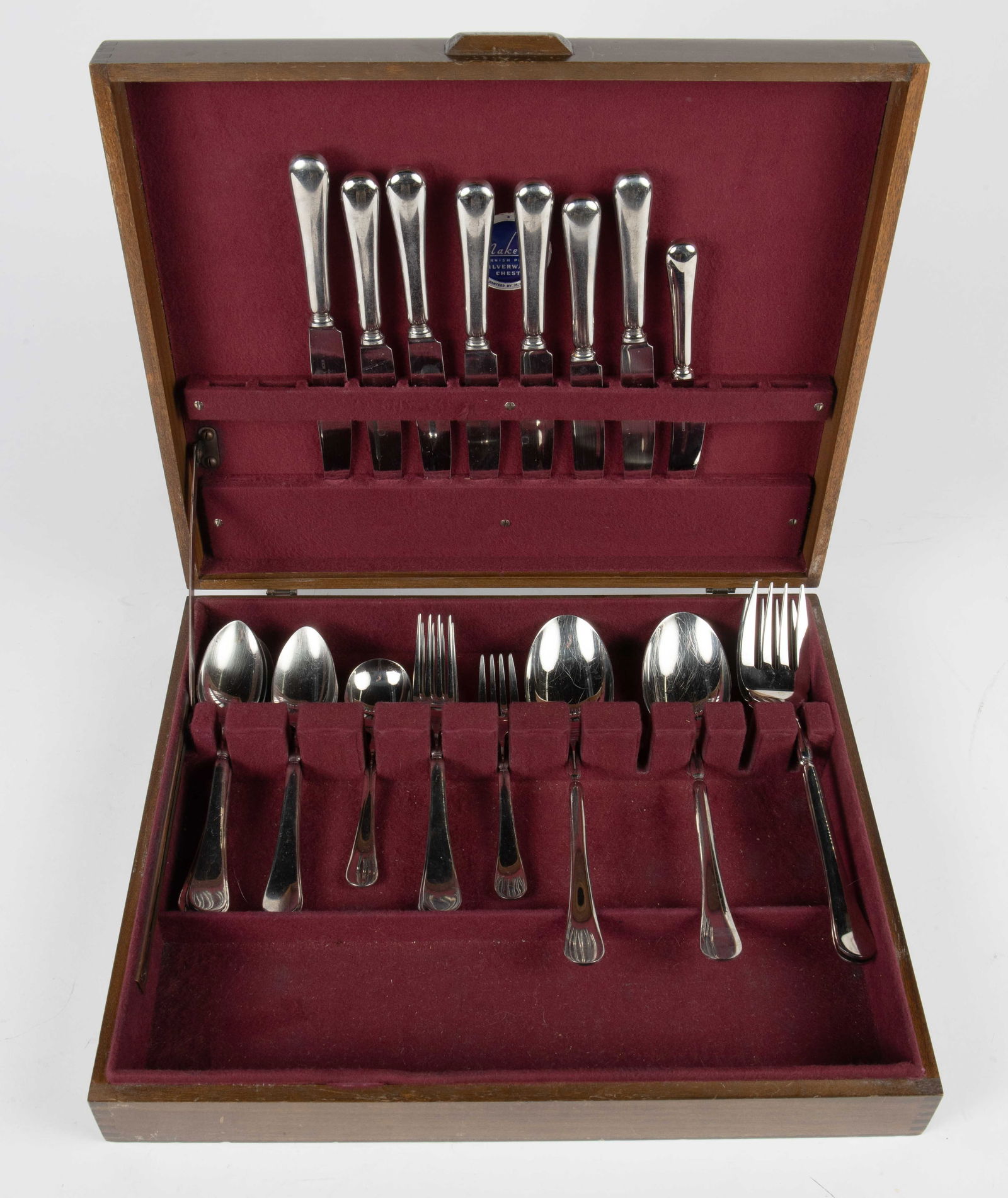 26 Pieces of Christofle Acier Capricorn Pieces.: The lot contains 7 dinner knives, 1 fish knife, 4 dinner forks, 2 salad forks, 7 soup spoons, 1 smaller spoon, 2 serving spoons, and 2 serving forks. The pieces are marked either Christofle Acier Fran