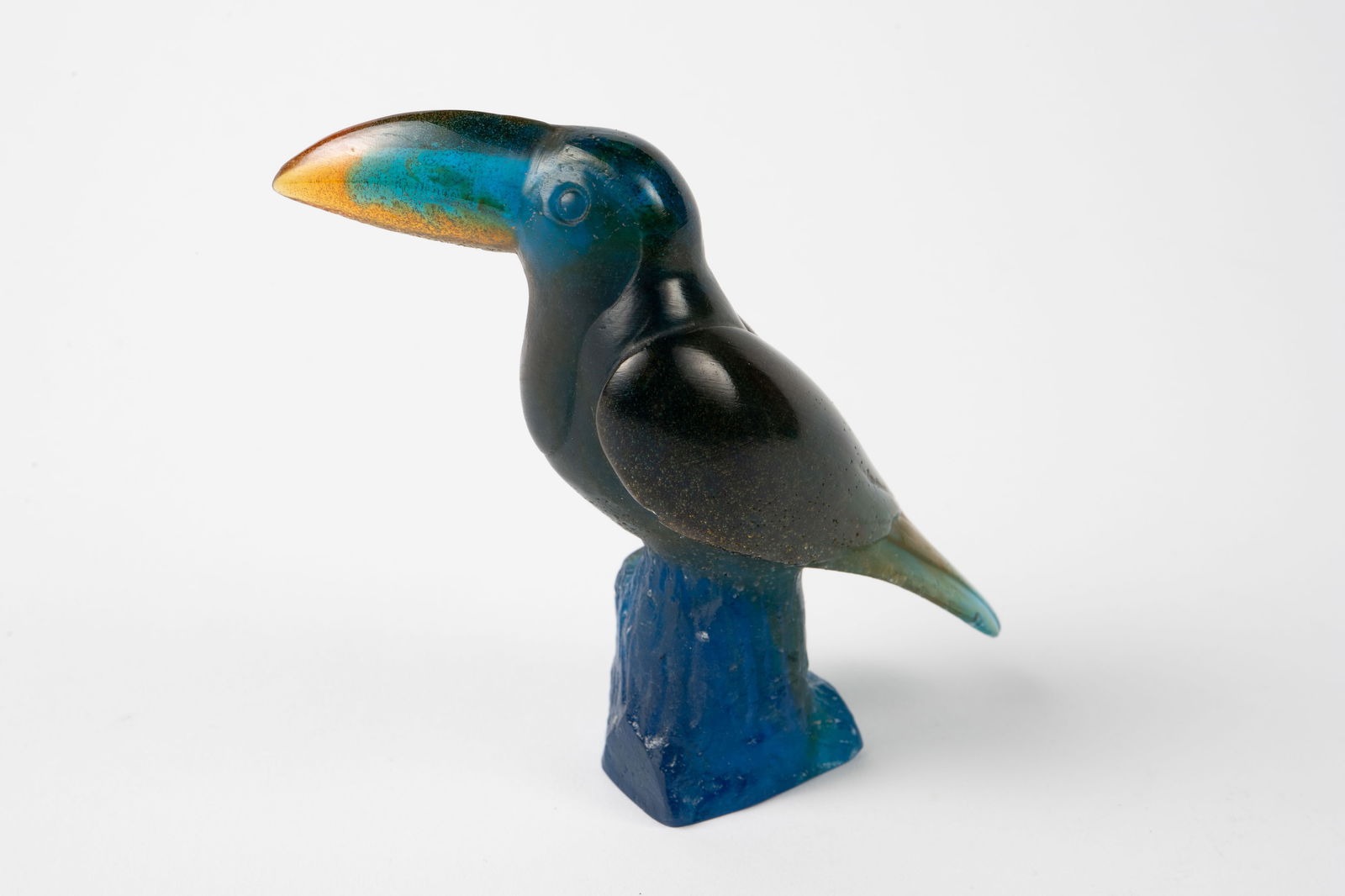 Daum France Pate De Verre Toucan Crystal Figure. (1 of 5)