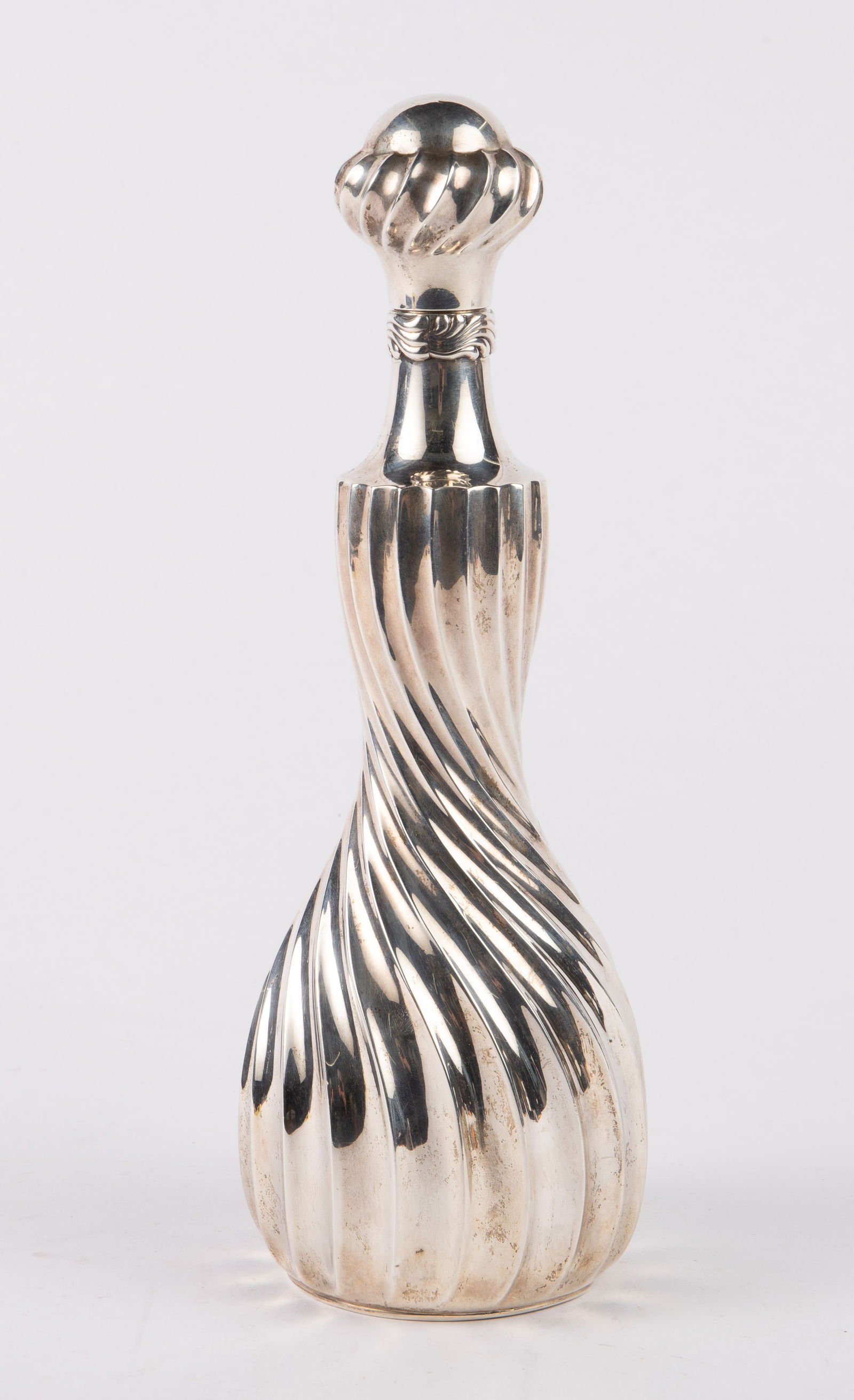 George Shiebler Sterling Silver Fluted Decanter. (1 of 4)