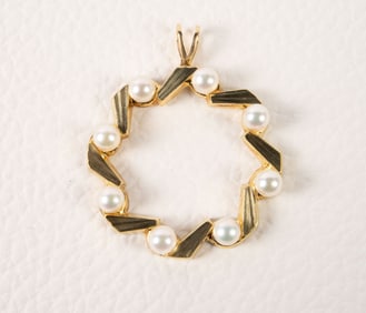 14K Yellow Gold & Pearl Round Pendant.