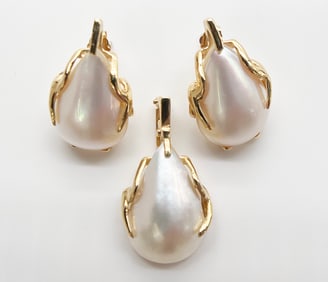 14K Gold Drop Pearl Earrings & Pendant Set.