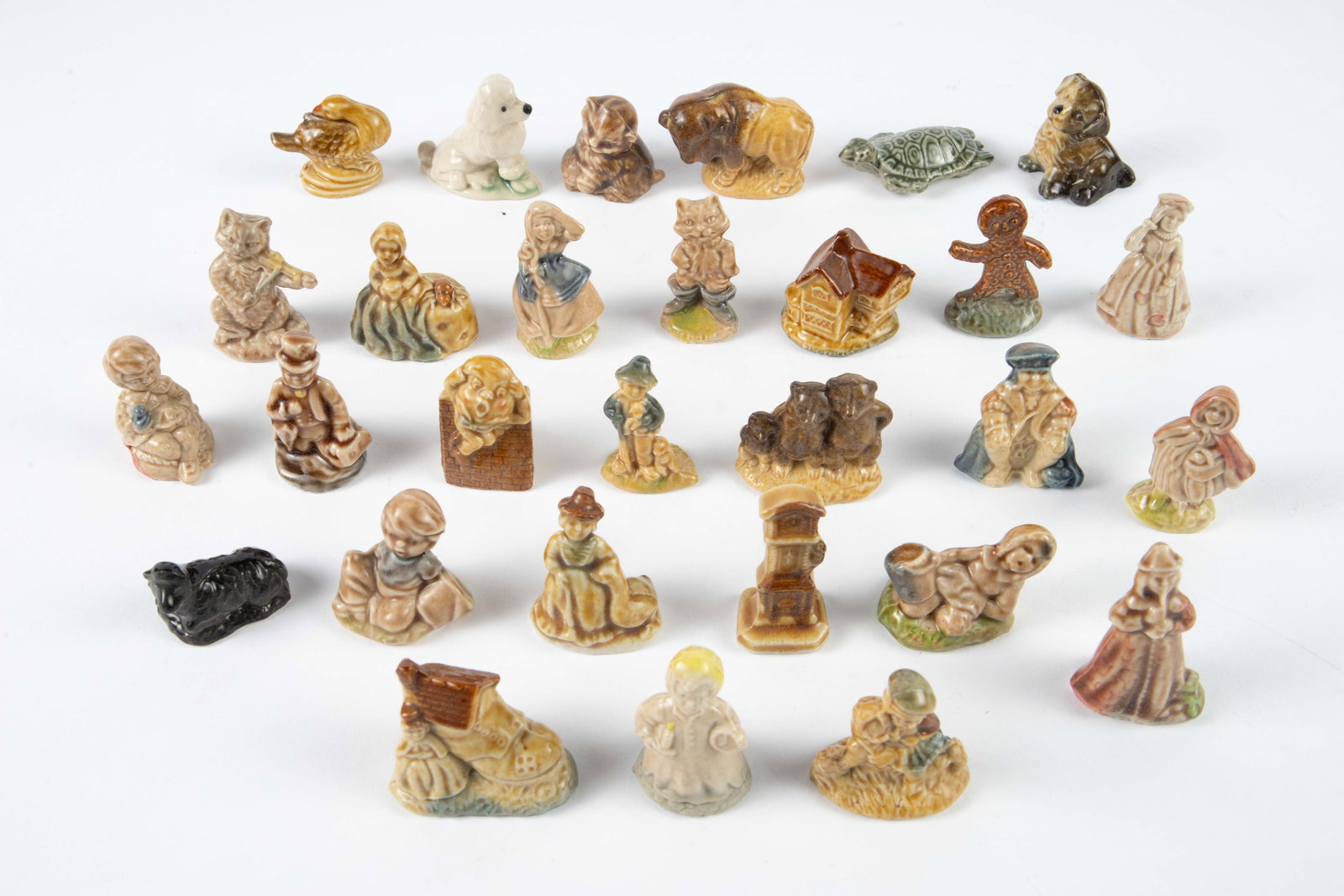 Lot of 29 Wade England Miniature Figurines. (1 of 7)