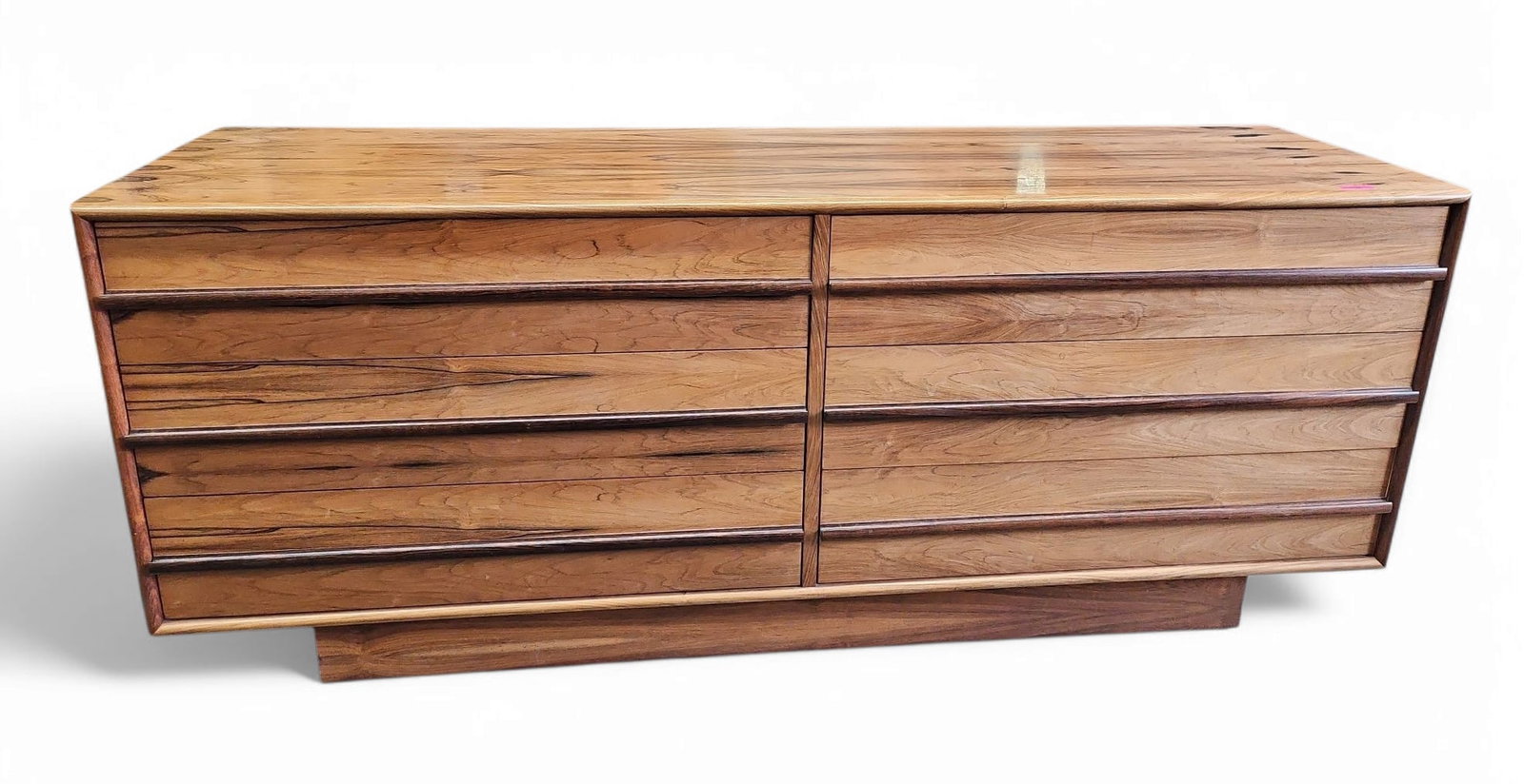 Mid-Century Modern Rosewood Dresser. (1 of 2)