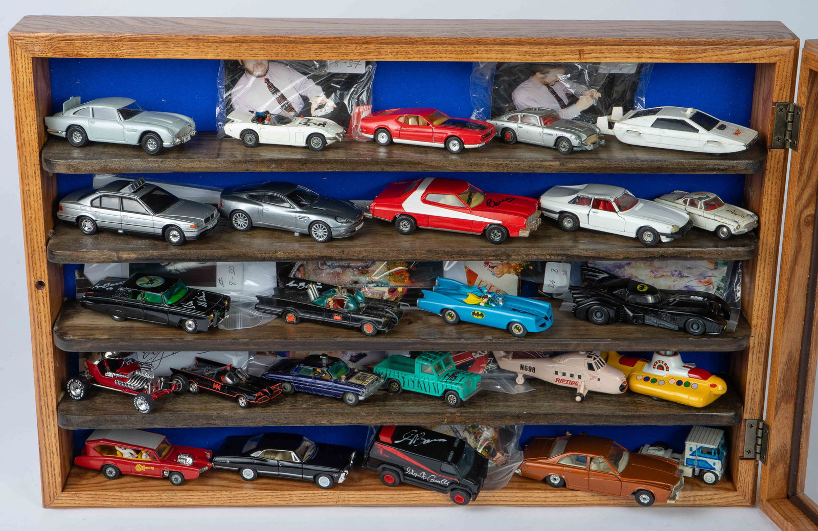 Lot of 25 Hollywood Die Cast Cars w/ Case. (1 of 8)