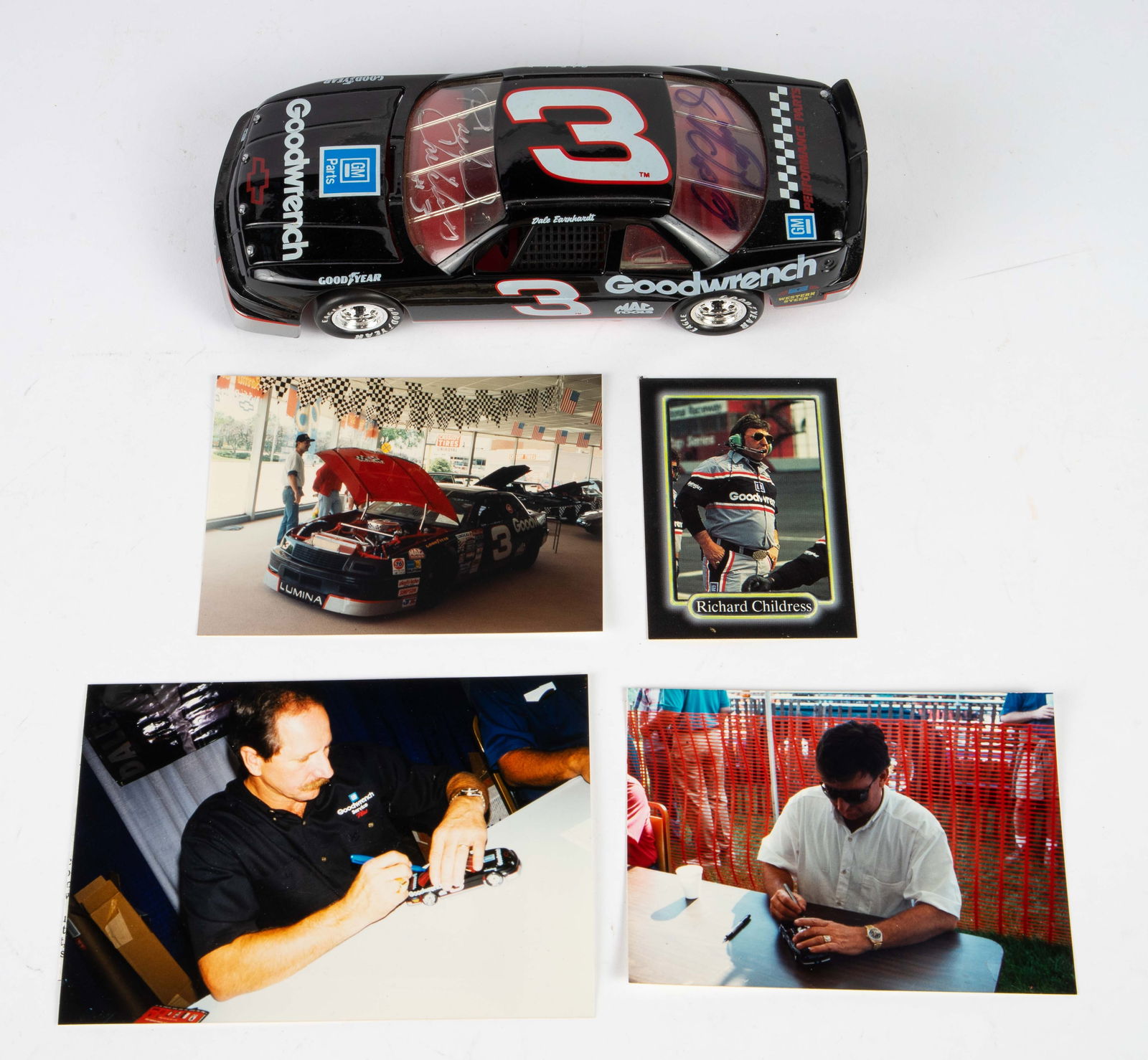 Dale Earnhardt Sr. Sgd. Revell 1:24 Model Car. (1 of 4)