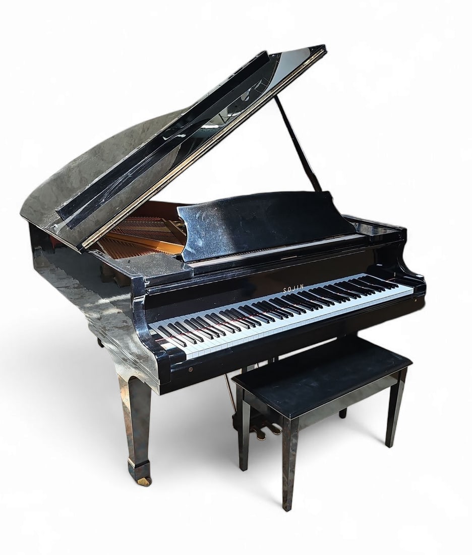 Sojin Polished Ebony Grand Piano, Model DG-2.: This beautiful Sojin piano bears the serial number G-021018, dating the piano to 1988. It has been well maintained. The soundboard and pin block are in excellent condition, with no cracks, and the pia