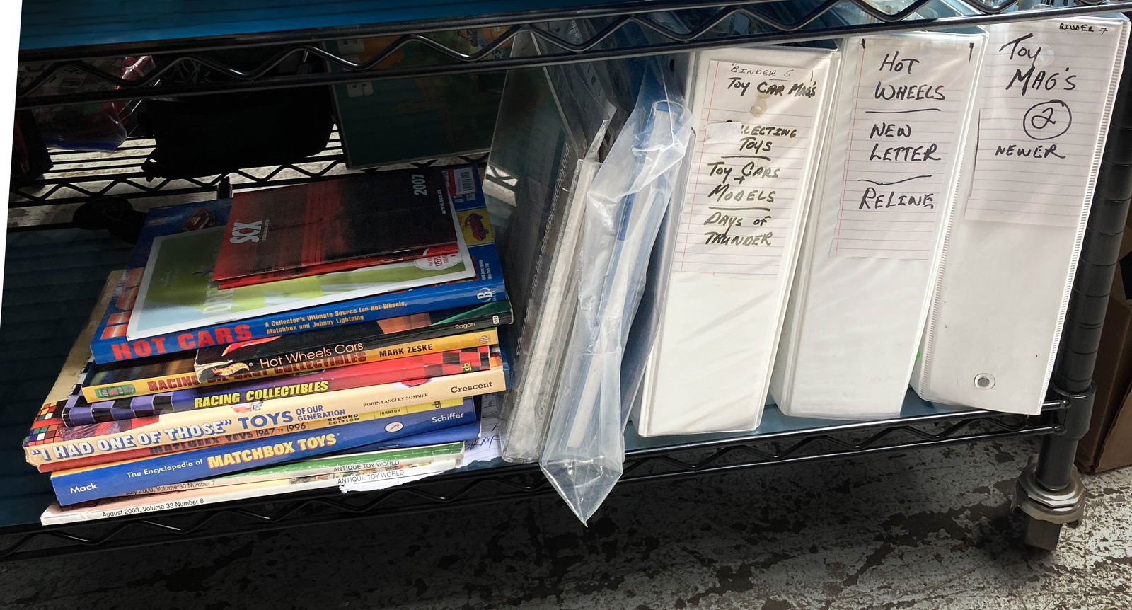 Lot of Hot Wheels Newsletters, Mags, Books - Sgd. (1 of 8)