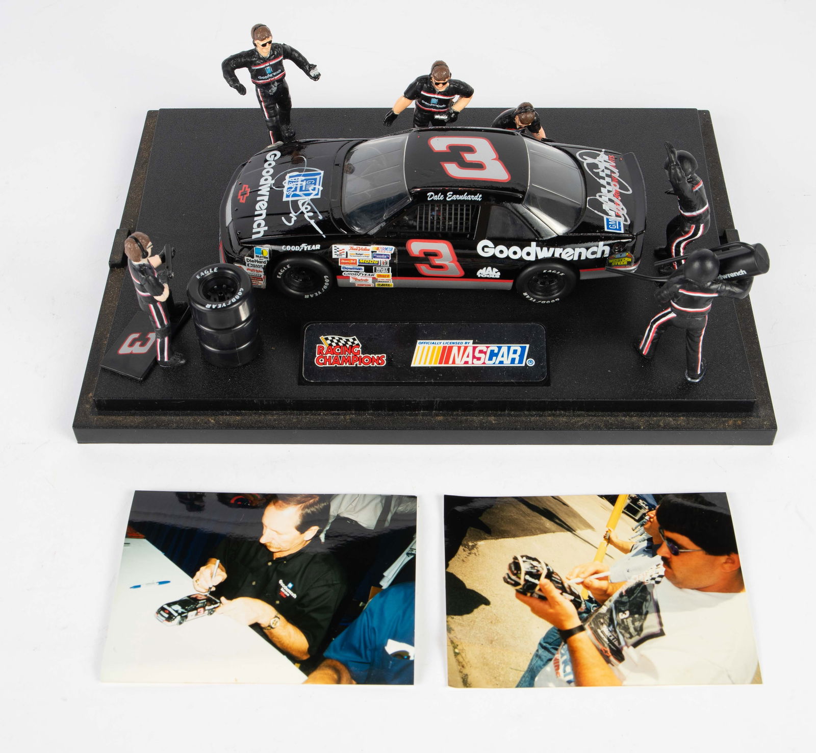 Dale Earnhardt Signed 1:24 Scale Pit Stop Display. (1 of 5)