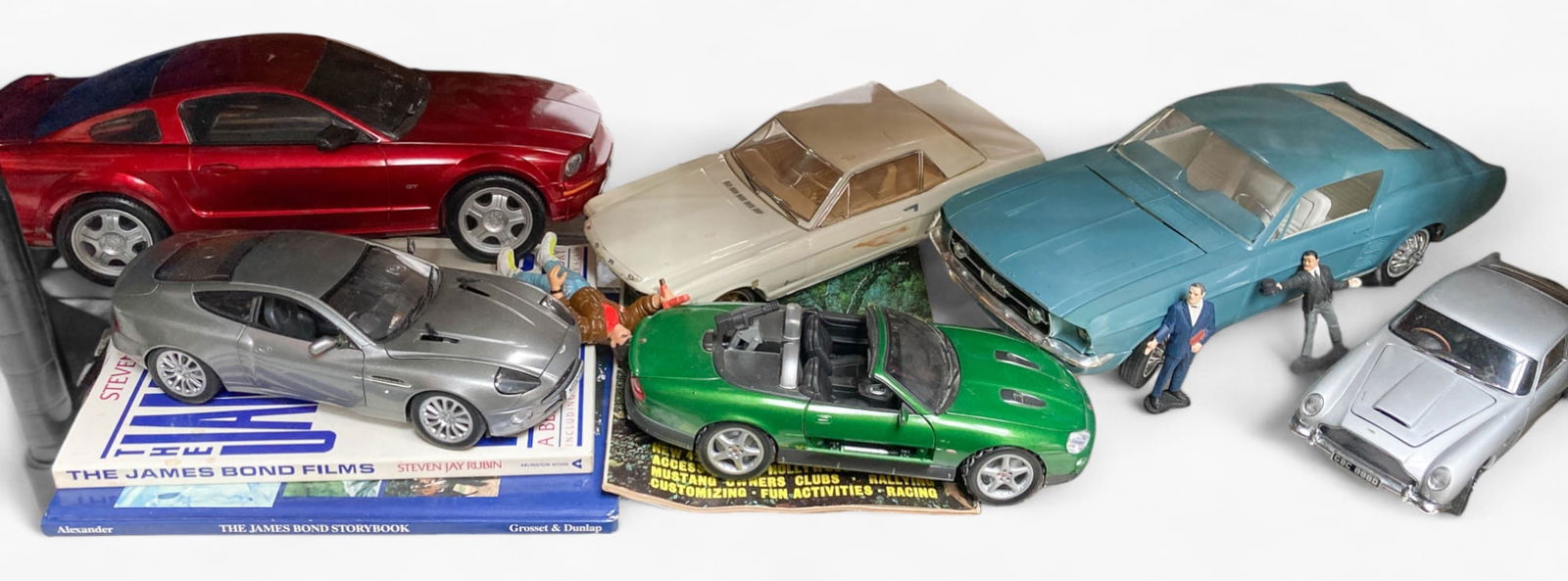 Lot of Large Mustang & James Bond Toy Cars. (1 of 13)
