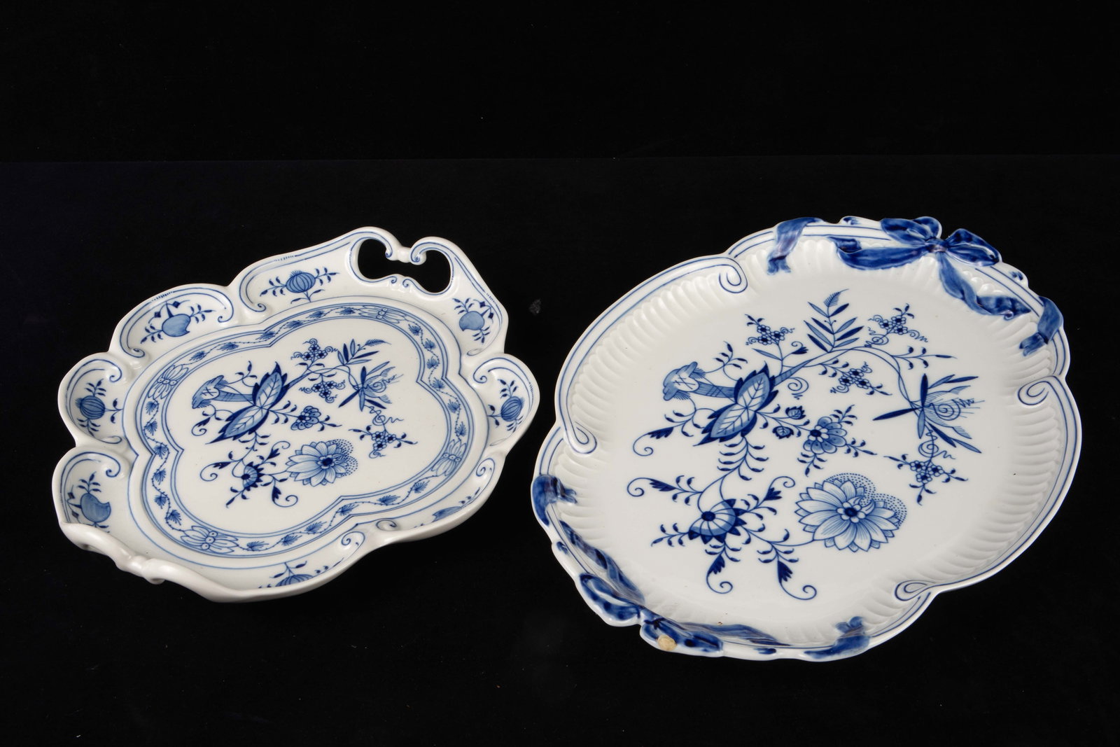 Lot of 2 Meissen Blue Onion Platters. (1 of 3)