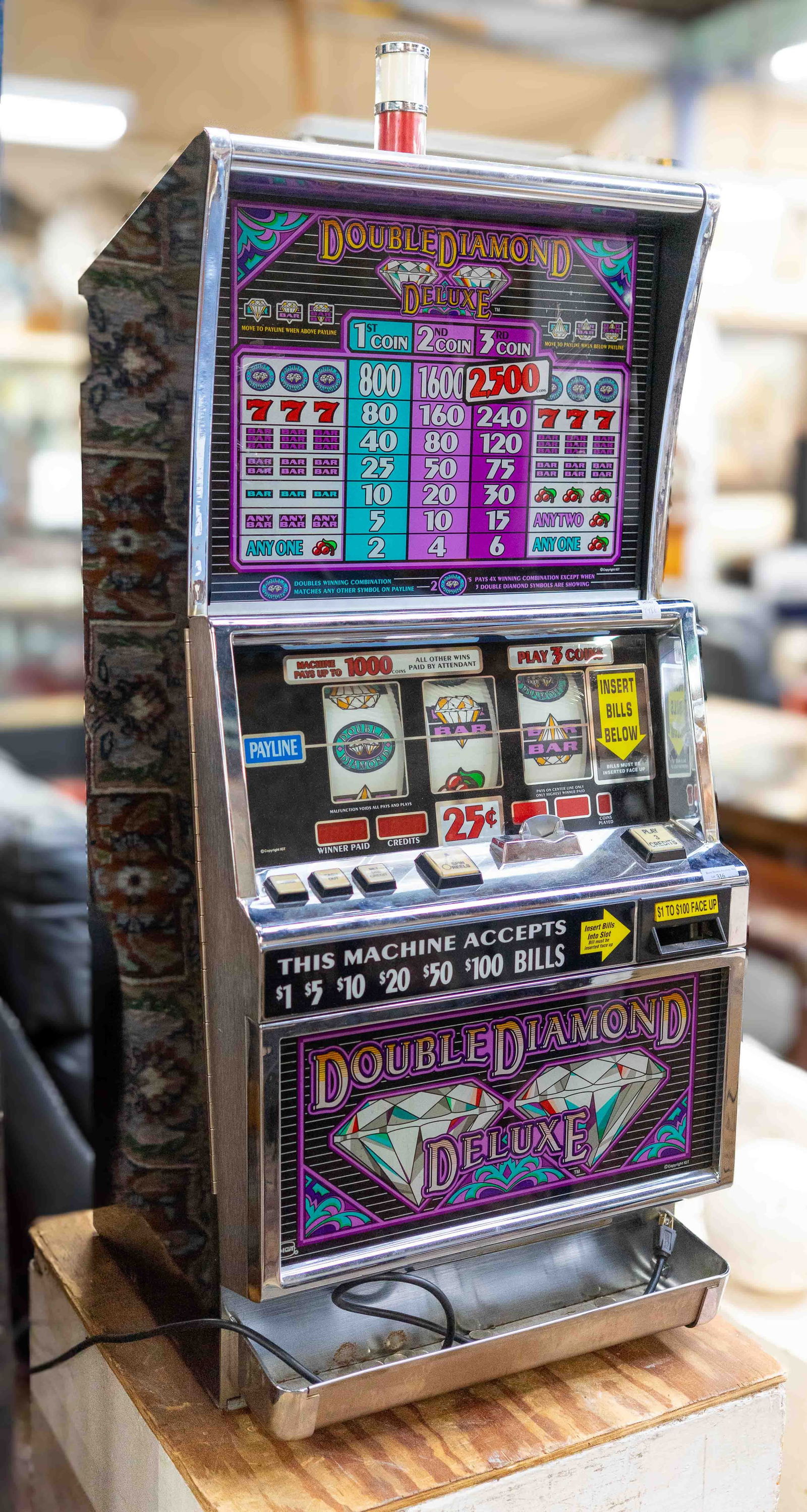 Double Diamond Deluxe Slot Machine - As Is. (1 of 5)