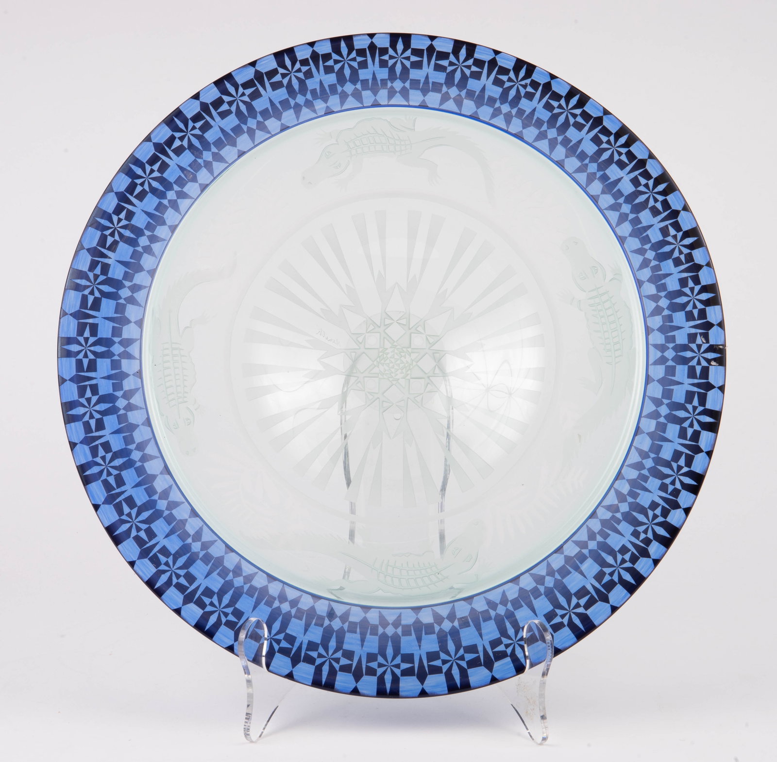 Gary Genetti Etched Glass Alligator Bowl.: This centerbowl has a central sunburst design, surrounded by four alligators or crocodiles. The 2" border has a geometric motif. Overall, the bowl looks to be in good condition. It measures 15 1/8" in
