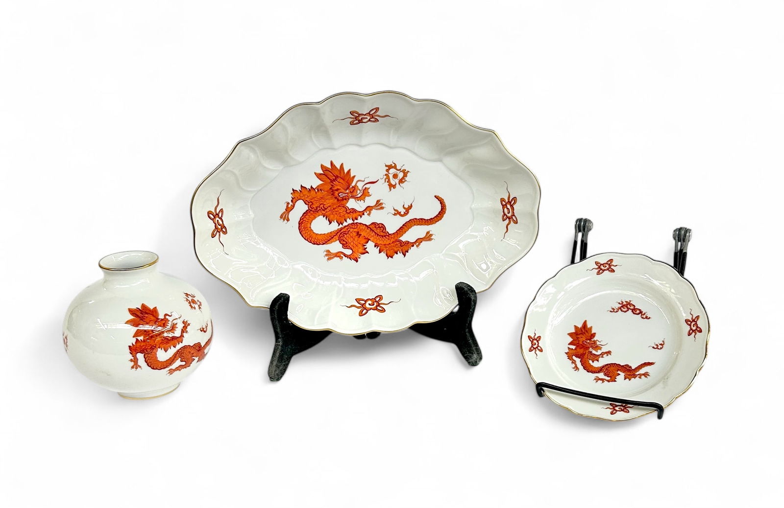 Meissen Dragon Red Server, Vase, & Plate. (1 of 10)