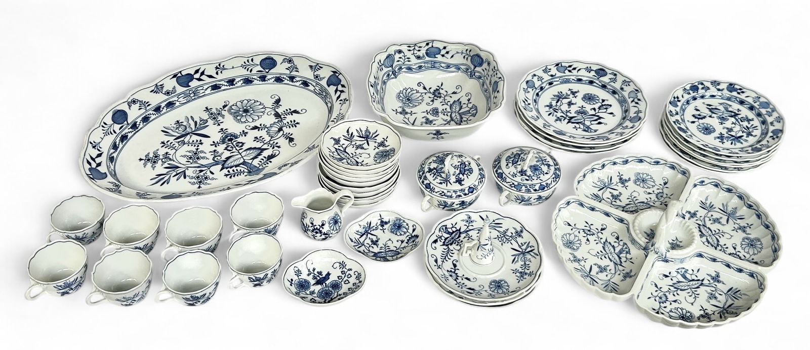 Meissen Blue Onion Tableware & Serving Dishes. (1 of 11)