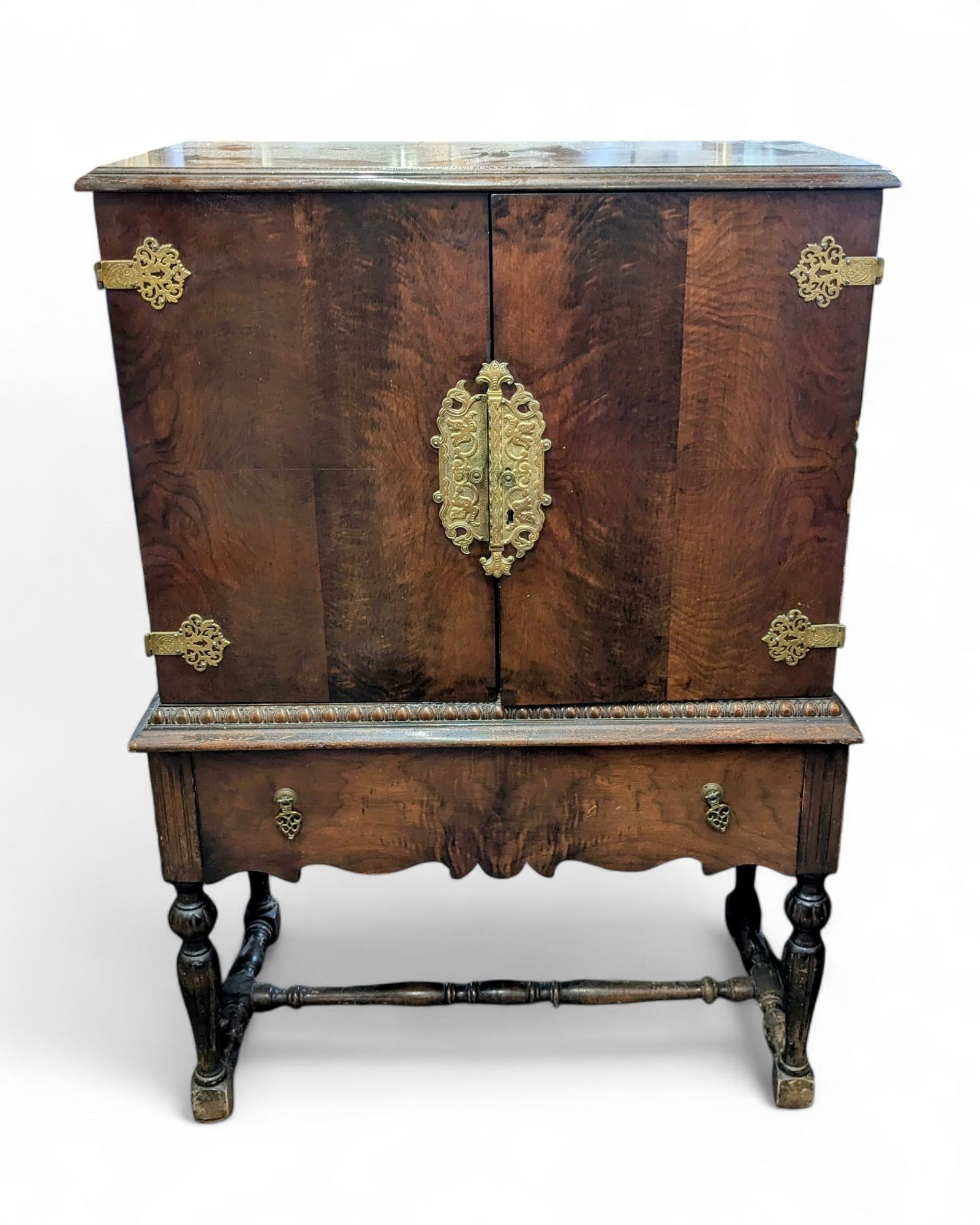 Vintage Bar Cabinet. (1 of 1)