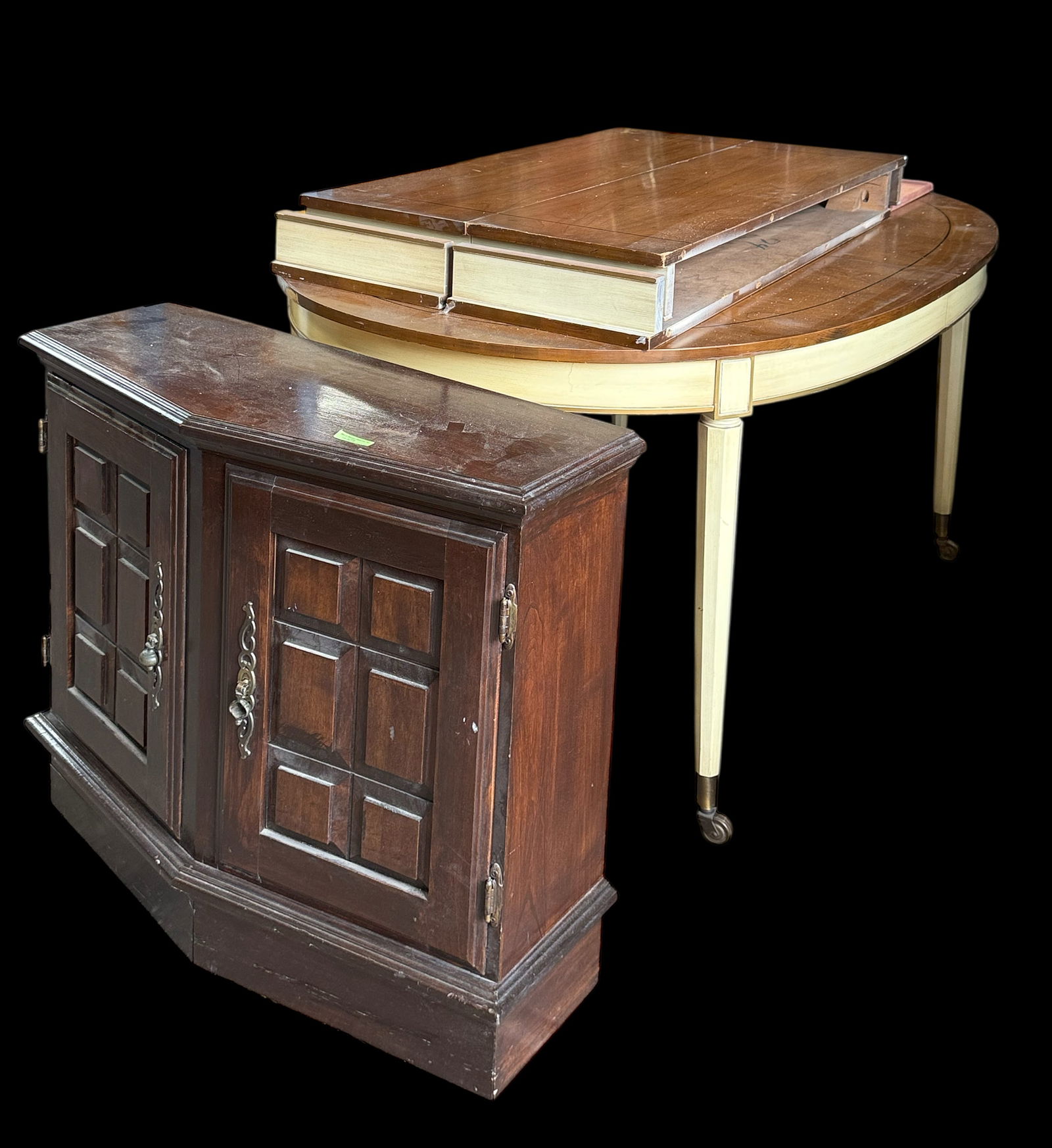 Lot: Expandable Dining Table & Cabinet. (1 of 1)