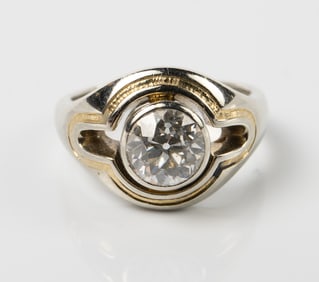 18K White Gold & Diamond Ring.
