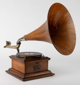 Victor Talking Machine Gramophone, Vic II.