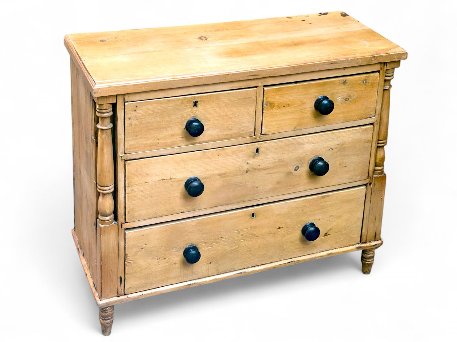 Pine Chest of Drawers. (1 of 8)