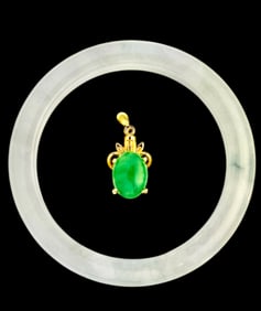 Chinese Jadeite Bangle & Jadeite Pendant.