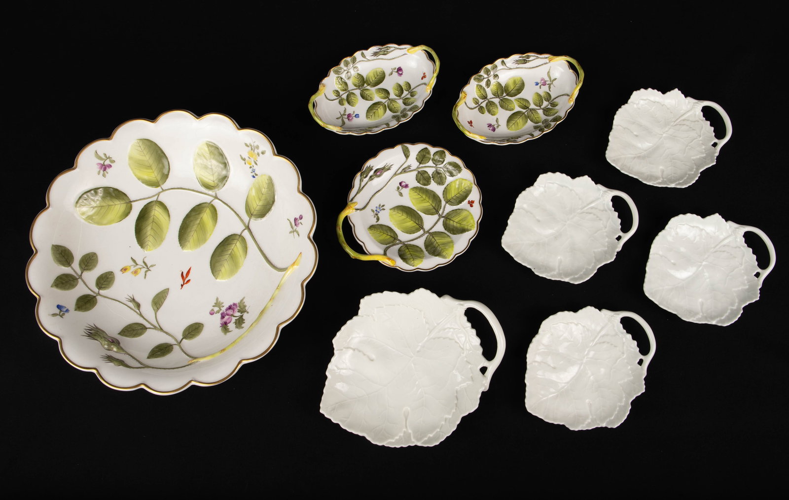Royal Worcester Dishes - Blind Earl, Leaf, Serving: The lot contains 9 Royal Worcester bone china items. First, there are 4 pieces from the handpainted Blind Earl collection, including a 12" serving bowl. Next, there are 5 white, leaf-shaped dishes wit