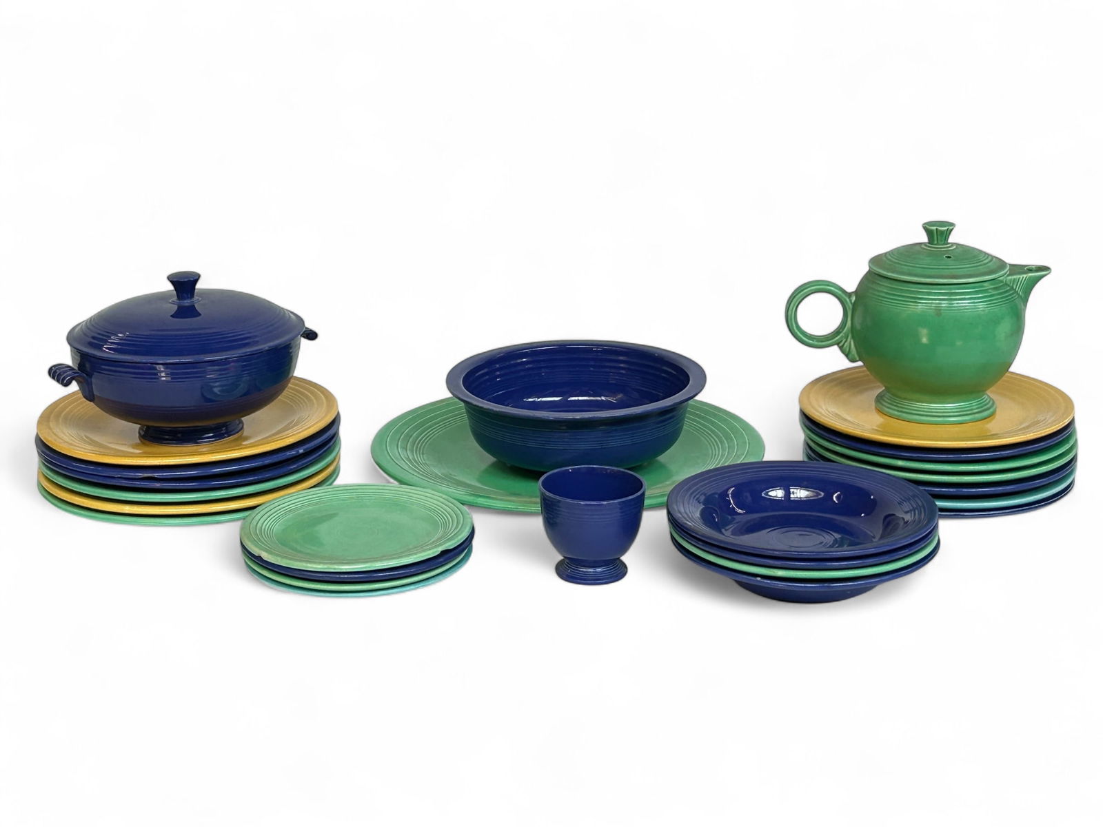 26 Pieces of Vintage Fiesta Dinnerware. (1 of 10)