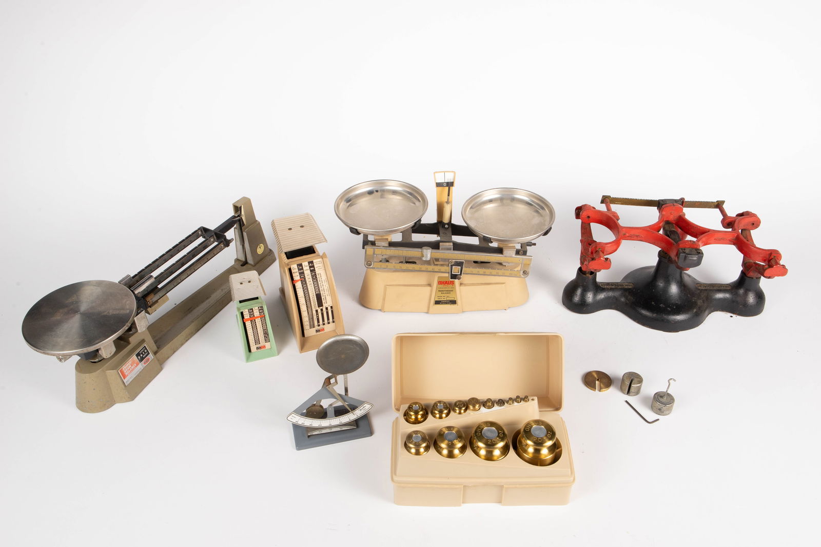 Lot of Mostly Vintage Scales & Weights.: The lot includes 6 scales and a set of brass weights by Ohaus. The scale brands are Hamilton, Hanson, Ohaus (model 1517 & Triple Beam Balance), and a cast iron Detecto Scale. The smallest scale measur