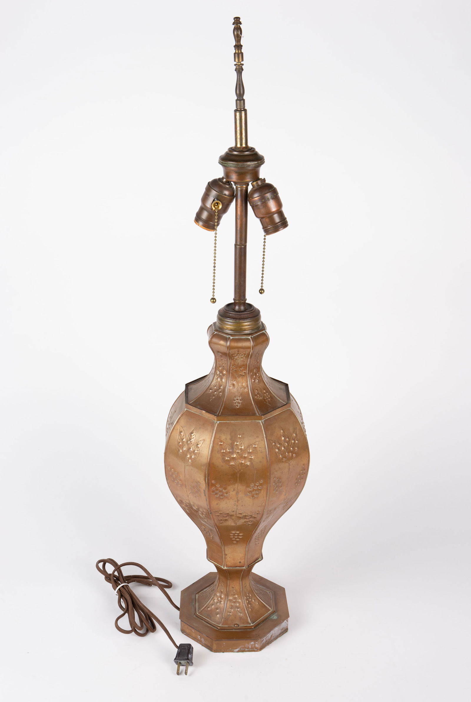 Hammered Copper Table Lamp w/ Tulip Designs. (1 of 6)